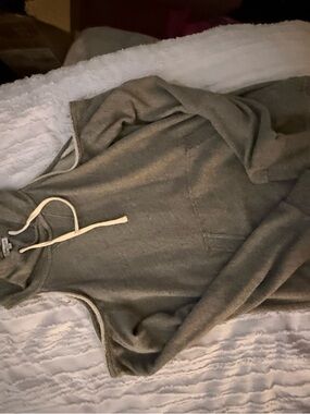 Grey Splendid Hoodie with open shoulders medium EUC